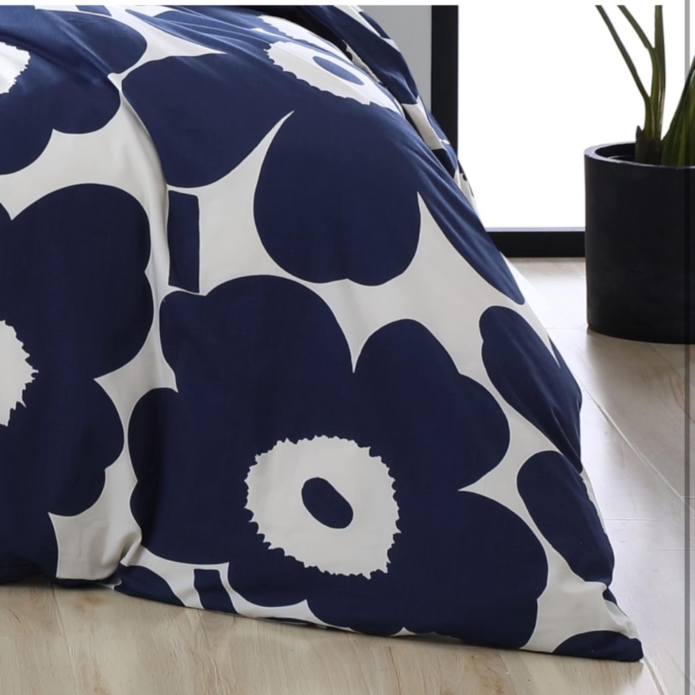 NWT Marimekko - Duvet Cover Set with Matching Shams - Unikko Indigo-Full/Queen - Picture 3 of 8